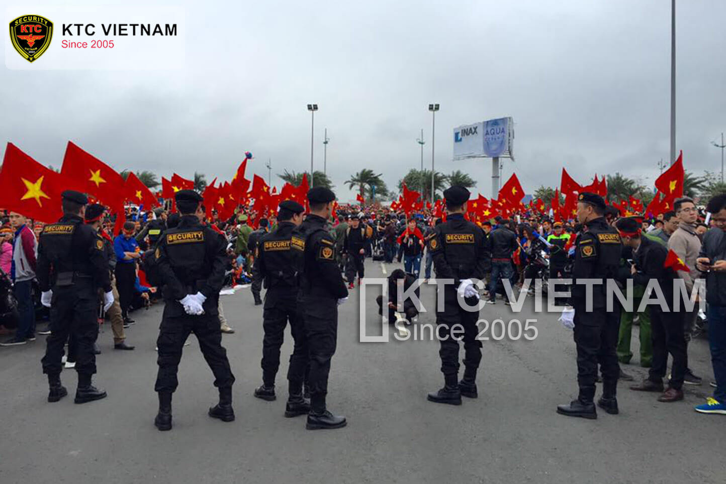 Welcoming and protecting U23 Vietnam Football team